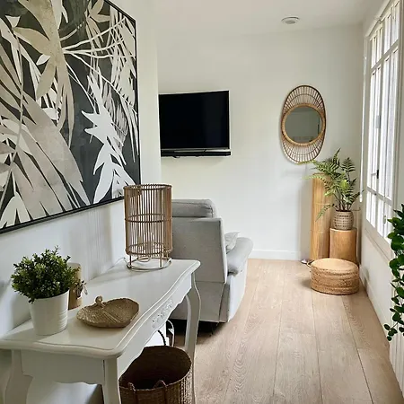 Apartment La Casa De La Brujita With Ac License Ess02999 *