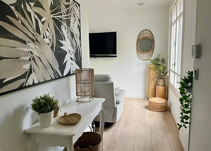 Apartment La Casa De La Brujita With Ac License Ess02999 *