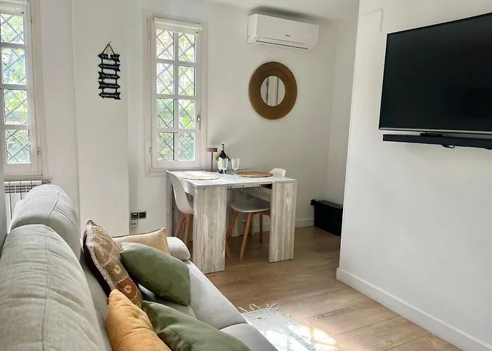 Apartment La Casa De La Brujita With Ac License Ess02999 *